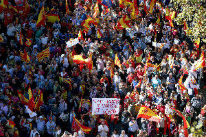 Multitudinària manifestació a Barcelona contra declaració d'independència
