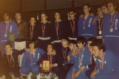 L’equip infantil de l’Acadèmia Sant Antoni d’Almacelles, campió d’Espanya el 1971.