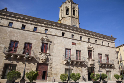 La fachada principal de la Paeria de la capital de la Segarra, de estilo barroco.