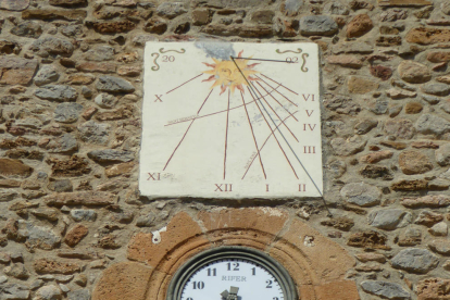 Rellotges a l'església de Sant Joan Baptista de Riu de Cerdanya.
