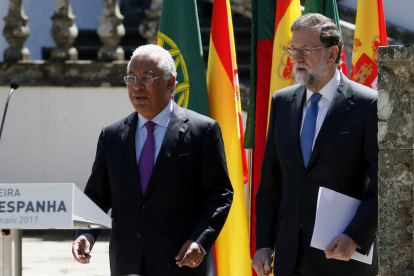 El presidente del Gobierno, Mariano Rajoy, y el primer ministro de Portugal, António Costa, ayer.