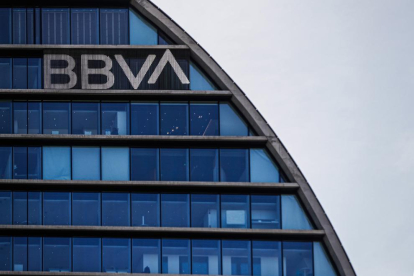 Façana de la seu corporativa del BBVA, al districte de Las Tablas a Madrid.