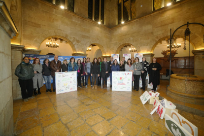 Día de la Ciudad Educadora  -  Lleida celebró ayer el Día de la Ciudad Educadora, en el que se presentó un proyecto sobre la elaboración de unas bolas de semillas que simboliza la germinación y crecimiento de oportunidades, así como la trans ...