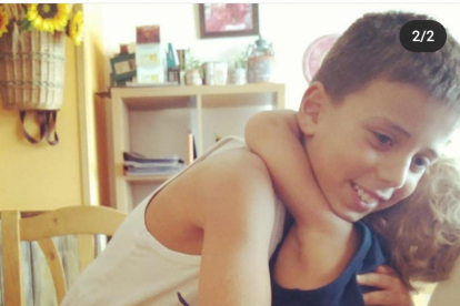 Pol, de 11 años, tiene un fuerte vínculo con su hermano Jordi, de cuatro