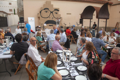 Cena literaria al aire libre en Agramunt en recuerdo de Guillem Viladot