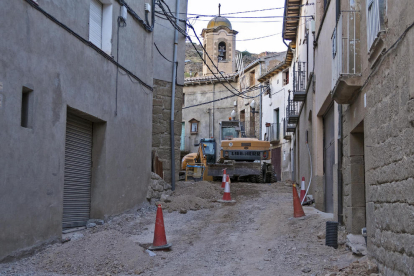 Biosca renova el carrer Camí Nou que creua tota la localitat