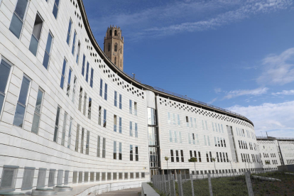 Vista de l’edifici de la seu dels jutjats a Lleida al Canyeret.