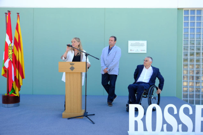 Violant Cervera inaugura el poliesportiu municipal de Rosselló