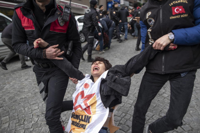Nombrosos detinguts a Istanbul durant les marxes il·legalitzades de l'1 de maig