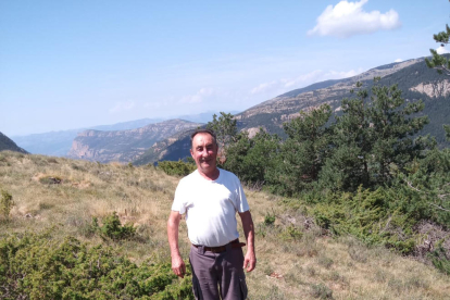 Un boletaire amb dos cistelles de rovellons que va recollir ahir als boscos de l’Alt Urgell.