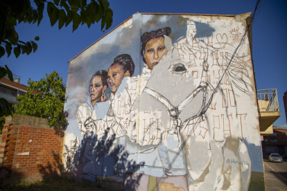 El mural de l'artista de la Seu d'Urgell B:K, al carrer Major de Torrefarrera