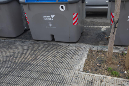 Ilnet va col·locar nous contenidors a la plaça dels Pagesos.