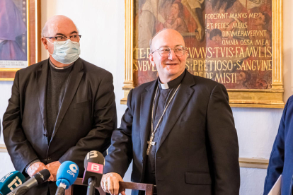 Comparecencia ayer del nuevo obispo Francesc Conesa en Cal Bisbe, en Menorca. 