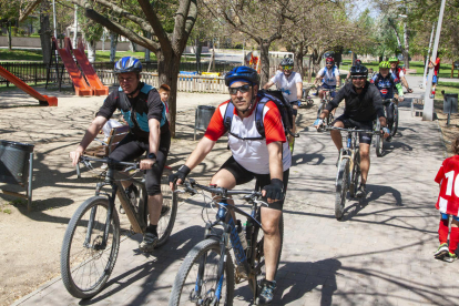 Vecinos de La Sentiu recorrieron con bici y en 1 h los 20 km que separan este municipio y Agramunt. 