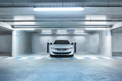 El Peugeot 508 Hybrid ha aconseguit una fita: sumar l'alternativa híbrida endollable a la tradicional dicotomia entre gasolina i dièsel.