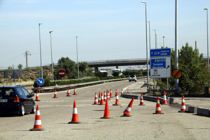 El punto donde se construirá una gran rotonda en la salida de la AP-2 en Lleida para reordenar el tráfico hacia la C-12.