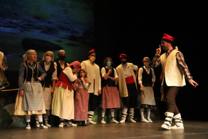 Alguns dels actors, en una de les funcions que va oferir la companyia Talia al Teatre de l’Escorxador.