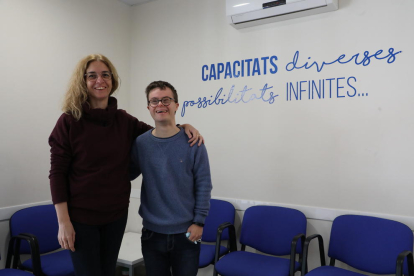 Usuarios de la asociación en uno de los pisos compartidos.