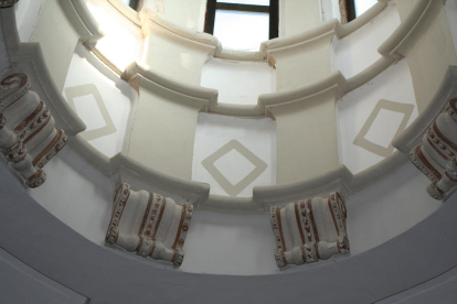 El interior de la iglesia de La Granadella rehabilitada.