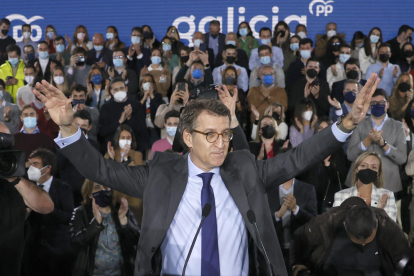 El presidente de la Xunta, Aberto Núñez-Feijóo, poco antes de confirmar su candidatura.