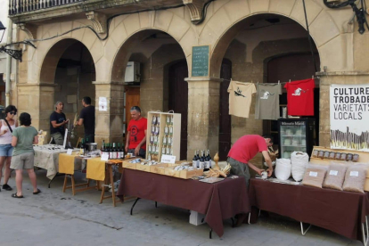 Algunos de los artesanos presentes en este mercado. 