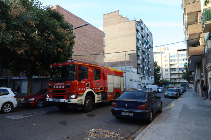 Dos afectats per fum en un incendi en un pis al barri de Cappont de Lleida
