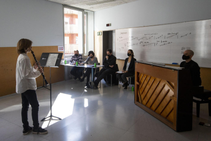 Un dels participants en el Premi BBVA, ahir durant la seua audició.