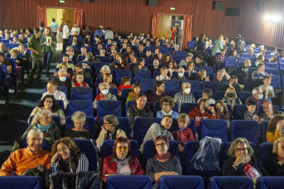Espectadores de 'Alcarràs' en el cine Majèstic de Tàrrega.
