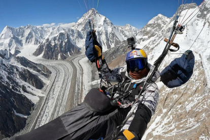 Horacio Llorens durante uno de sus vuelos en el Himalaya de este mes de julio.