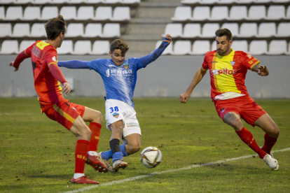 Joel Febas, en acción durante el partido ante el Ejea en el que anotó un gol.