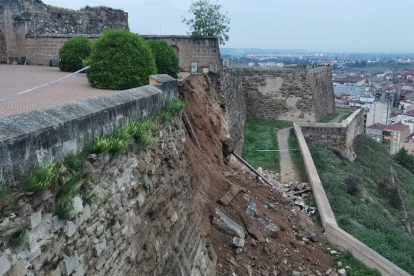 Cae una parte del muro de la Seu Vella de Lleida