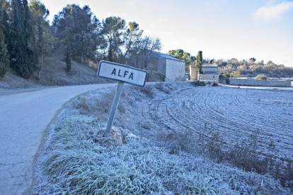El paisatge blanc pel fred a Alfà, al municipi de Torrefeta i Florejacs.