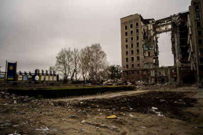 Un monument als soldats caiguts el 2014 al Donbass, bombardejat a la ciutat de Mikolaiv.