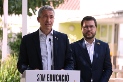 El conseller de Educación, Josep Gonzàlez Cambray, y el presidente del Govern, Pere Aragonès.