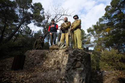 Actores en un búnker de Fulleda, el pasado mes de marzo durante la Marxa Heroica. 