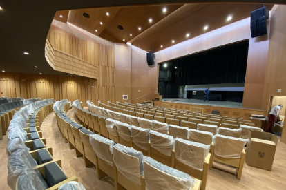 La sala de teatre del reformat edifici de l’Ateneu de Guissona, amb 340 butaques.