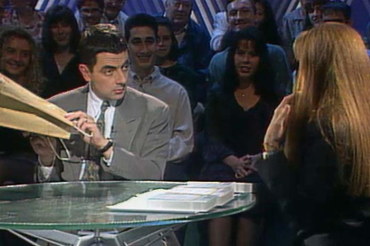 La Lloll con Rowan Atkinson en 1995.