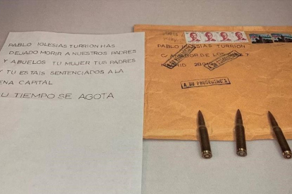 La carta amb amenaces i bales que el líder de Podem, Plabo Iglesias, va rebre la setmana passada.