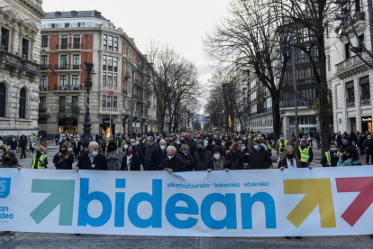 La marcha que se llevó a cabo ayer a favor de los presos en Bilbao.