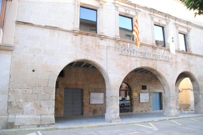 La fachada del consistorio de Linyola. 