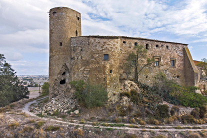 L’enfonsament ha estat des de la mateixa base de la torre del castell i té uns cinc metres d’altura.