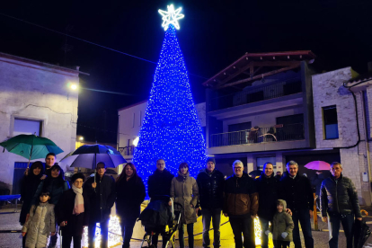 Una de las paradas del Mercat de Nadal de Cervera, ayer en la plaza Major de la capital de la Segarra.
