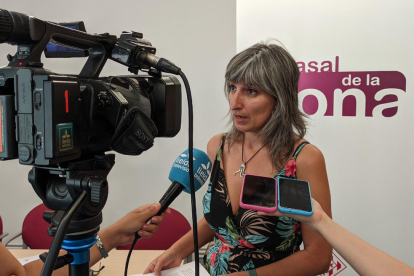 L’alcaldessa accidental, Sandra Castro, va presentar ahir les novetats del pla d’igualtat de la Paeria.