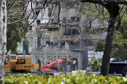 La façana del luxós hotel Saratoga, a l’Havana, va quedar esfondrada després de l’explosió.