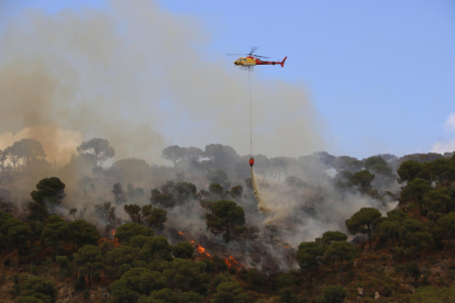 Estabilizado el incendio de Castell d'Aro, que ha afectado a unas 70 hectáreas