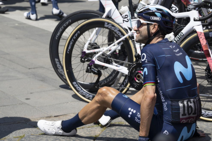 Valverde i 2 ciclistes, lleus després de ser atropellats per cotxe a la fuga