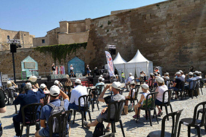 Públic assentat a les cadires durant la celebració de la 8a festa 'Posa't la Gorra' a Lleida, el 2021.