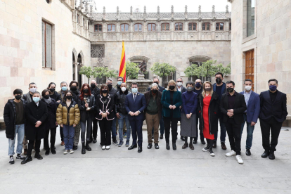 El lleidatà Àlex Villagrasa, diumenge amb la seua parella i el Gaudí.