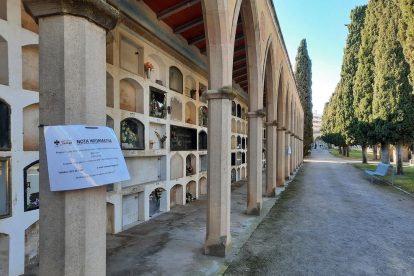Zona del cementerio municipal donde el Ayuntamiento de Tàrrega prevé recuperar nichos sin titular conocido.