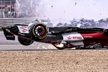 Bandera roja en Silverstone por accidente en salida; Sainz perdió un puesto